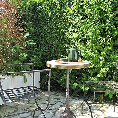 D'hotes La Tribu Bed & Breakfast 3*
